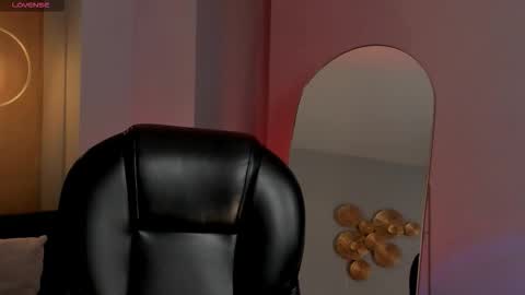 Snapshot of erikabenz chatting on 09-19-25, 12:17 Erika Benz online show from 09-19-25, 12:17