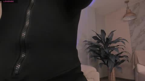 Snapshot of erikabenz chatting on 09-28-25, 12:10 Erika Benz online show from 09-28-25, 12:10