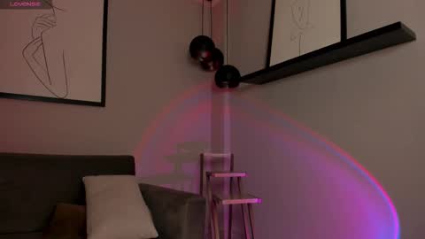 Snapshot of erikabenz chatting on 09-30-25, 12:32 Erika Benz online show from 09-30-25, 12:32