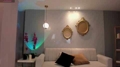 Snapshot of erikabenz chatting on 10-08-25, 12:36 Erika Benz online show from 10-08-25, 12:36