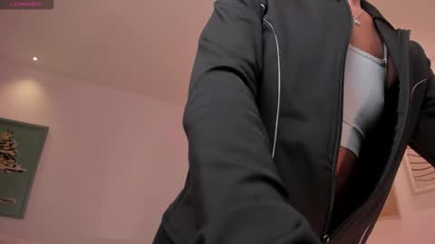 Snapshot of erikabenz chatting on 10-26-25, 12:00 Erika Benz online show from 10-26-25, 12:00