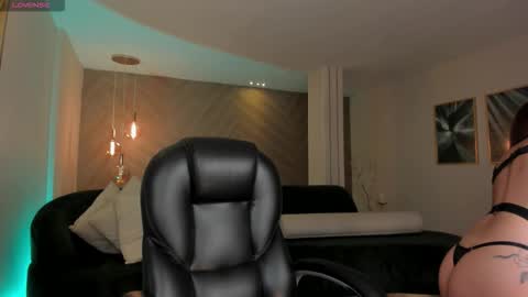 Snapshot of erikabenz chatting on 11-07-25, 12:16 Erika Benz online show from 11-07-25, 12:16