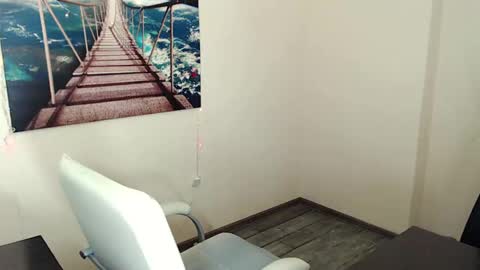 Erika online show from 01-29-25, 04:08