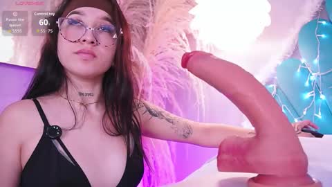 Snapshot of eriklein chatting on 12-22-25, 10:18 Eri online show from 12-22-25, 10:18