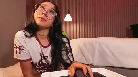 Snapshot of eriklein chatting on 03-04-26, 08:37 Eri online show from 03-04-26, 08:37