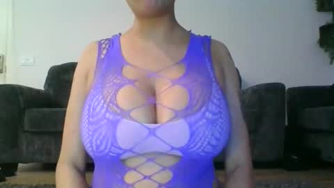 erin2025 online show from 11-18-25, 04:39