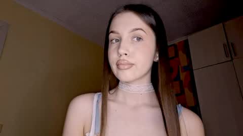 Snapshot of erinnnaji chatting on 05-17-26, 04:14 Katrin online show from 05-17-26, 04:14