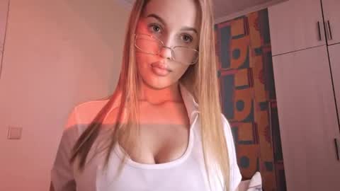 Snapshot of erinnnaji chatting on 06-05-26, 03:51 Katrin online show from 06-05-26, 03:51