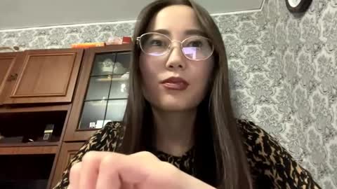 Snapshot of erinnthurmond chatting on 05-28-26, 04:59 Luna online show from 05-28-26, 04:59