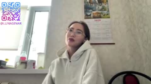 Snapshot of erinnthurmond chatting on 06-11-26, 12:32 Luna online show from 06-11-26, 12:32