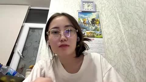 Snapshot of erinnthurmond chatting on 06-15-26, 09:06 Luna online show from 06-15-26, 09:06