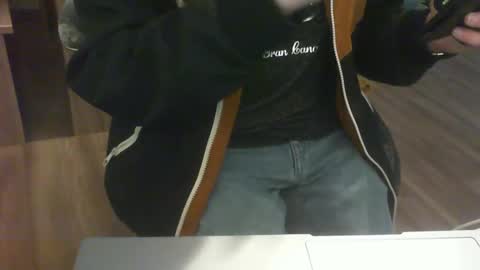 Snapshot of erlektroboy2 chatting on 05-15-26, 10:33 Erlektroboy2s online show from 05-15-26, 10:33