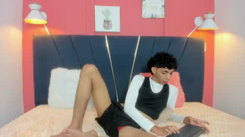 ero_boy40 online show from 06-12-26, 04:22