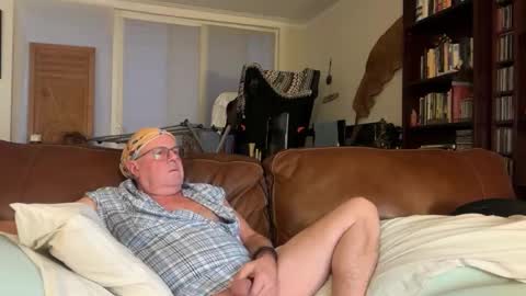 Snapshot of erostalk chatting on 12-31-24, 12:25 eros online show from 12-31-24, 12:25