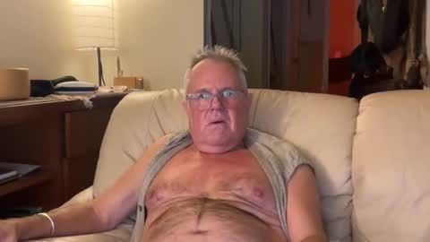 Snapshot of erostalk chatting on 10-27-25, 12:58 eros online show from 10-27-25, 12:58