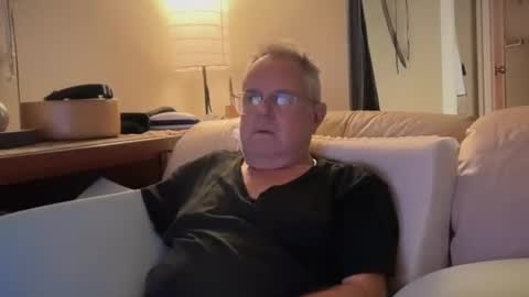 Snapshot of erostalk chatting on 10-29-25, 11:56 eros online show from 10-29-25, 11:56