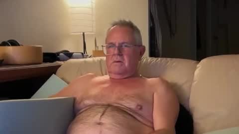 Snapshot of erostalk chatting on 10-31-25, 09:27 eros online show from 10-31-25, 09:27