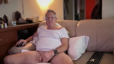 Snapshot of erostalk chatting on 01-18-26, 09:29 eros online show from 01-18-26, 09:29