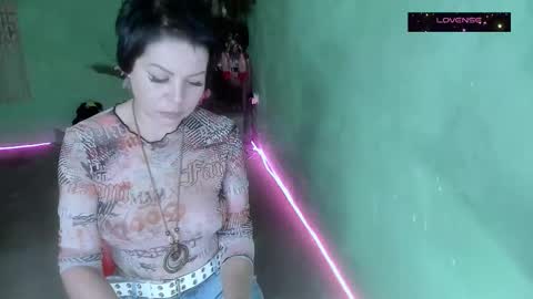 Snapshot of erotic_dessire chatting on 11-27-25, 03:47 Eve online show from 11-27-25, 03:47