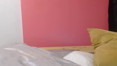 Snapshot of erotica_angel chatting on 12-22-25, 06:21 Nikki Erotica online show from 12-22-25, 06:21