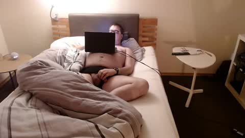 Snapshot of ersuchtspass1987 chatting on 12-31-24, 04:27 ersuchtspass1987 online show from 12-31-24, 04:27