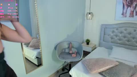 Escarlet online show from 06-30-26, 01:56