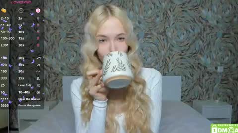 Snapshot of eshcka chatting on 05-24-26, 05:12 Megan and Brad online show from 05-24-26, 05:12