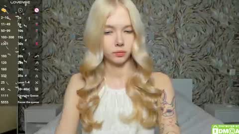 Snapshot of eshcka chatting on 06-10-26, 05:28 Megan and Brad online show from 06-10-26, 05:28