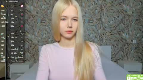 Snapshot of eshcka chatting on 06-12-26, 05:28 Megan and Brad online show from 06-12-26, 05:28