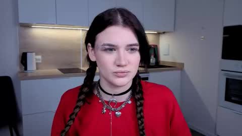 Snapshot of eshleeeygreen chatting on 12-17-25, 04:24 EshleGreen online show from 12-17-25, 04:24