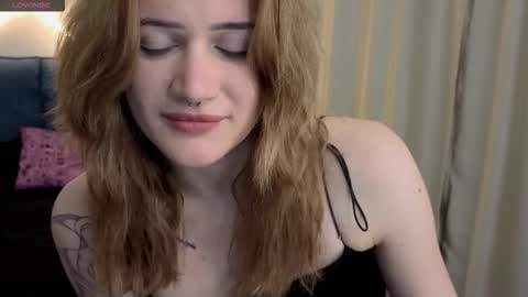 Snapshot of eshleeeygreen chatting on 02-01-26, 06:06 EshleGreen online show from 02-01-26, 06:06