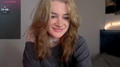 Snapshot of eshleeeygreen chatting on 02-12-26, 05:19 EshleGreen online show from 02-12-26, 05:19