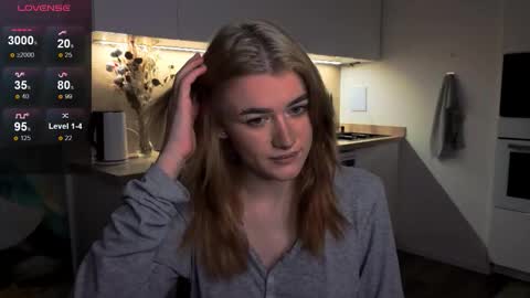 Snapshot of eshleeeygreen chatting on 02-22-26, 08:40 EshleGreen online show from 02-22-26, 08:40