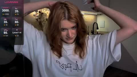 Snapshot of eshleeeygreen chatting on 03-08-26, 10:35 EshleGreen online show from 03-08-26, 10:35