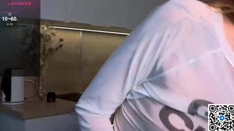 Snapshot of eshleeeygreen chatting on 03-10-26, 03:06 EshleGreen online show from 03-10-26, 03:06