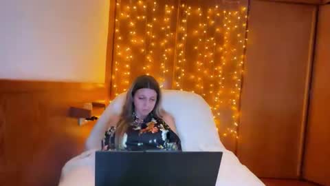 Snapshot of esma347866 chatting on 01-16-26, 12:03 esma347866 online show from 01-16-26, 12:03