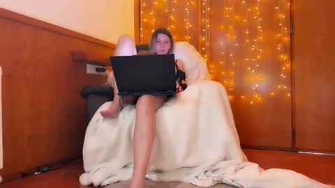 Snapshot of esma347866 chatting on 01-16-26, 01:15 esma347866 online show from 01-16-26, 01:15