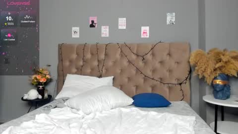 Snapshot of esme_runn chatting on 01-06-25, 01:30 Esme Runn online show from 01-06-25, 01:30