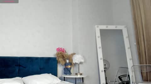 Snapshot of esme_runn chatting on 11-09-25, 03:27 Esme Runn online show from 11-09-25, 03:27