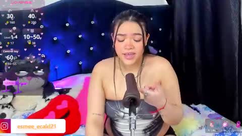 Snapshot of esmecaldwel chatting on 07-18-26, 05:50 Esme Caldwel online show from 07-18-26, 05:50