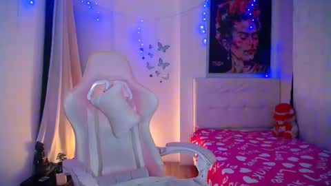 Esmeralda online show from 12-24-24, 01:39