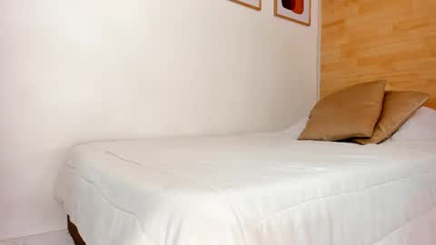 Esmeralda online show from 04-28-26, 08:14