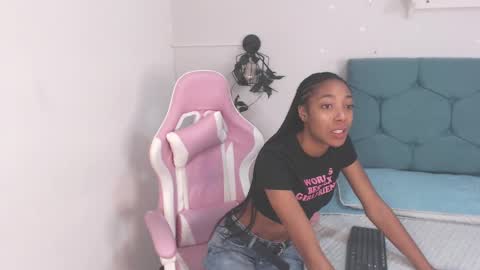 Snapshot of esmeralda_bk chatting on 02-05-25, 03:31 esmeralda_bk online show from 02-05-25, 03:31