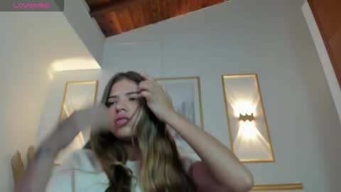 Snapshot of esmeralda_gomeez_ chatting on 10-22-25, 01:33 E S M E online show from 10-22-25, 01:33