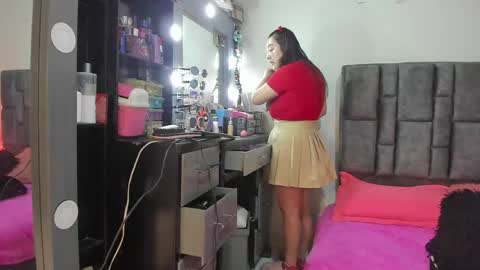 Snapshot of esmeraldaa_sc chatting on 05-04-26, 09:22 Perla online show from 05-04-26, 09:22