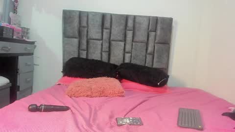 Snapshot of esmeraldaa_sc chatting on 05-29-26, 06:11 Perla online show from 05-29-26, 06:11