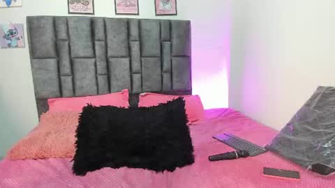 Snapshot of esmeraldaa_sc chatting on 06-10-26, 11:42 Perla online show from 06-10-26, 11:42