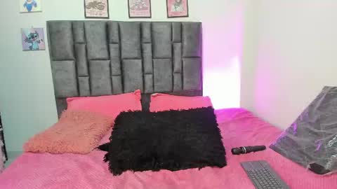Snapshot of esmeraldaa_sc chatting on 06-11-26, 07:50 Perla online show from 06-11-26, 07:50