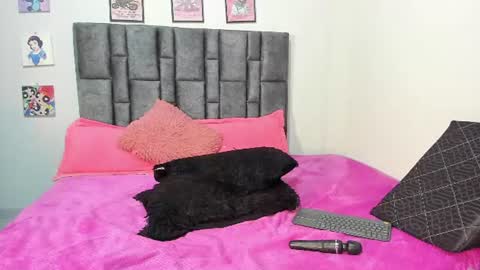 Perla online show from 06-24-26, 05:39