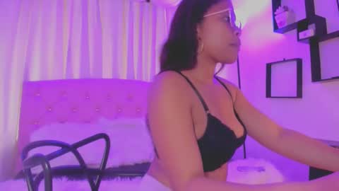 Snapshot of esmeraldabell_ chatting on 03-25-26, 08:48 Esmeralda online show from 03-25-26, 08:48